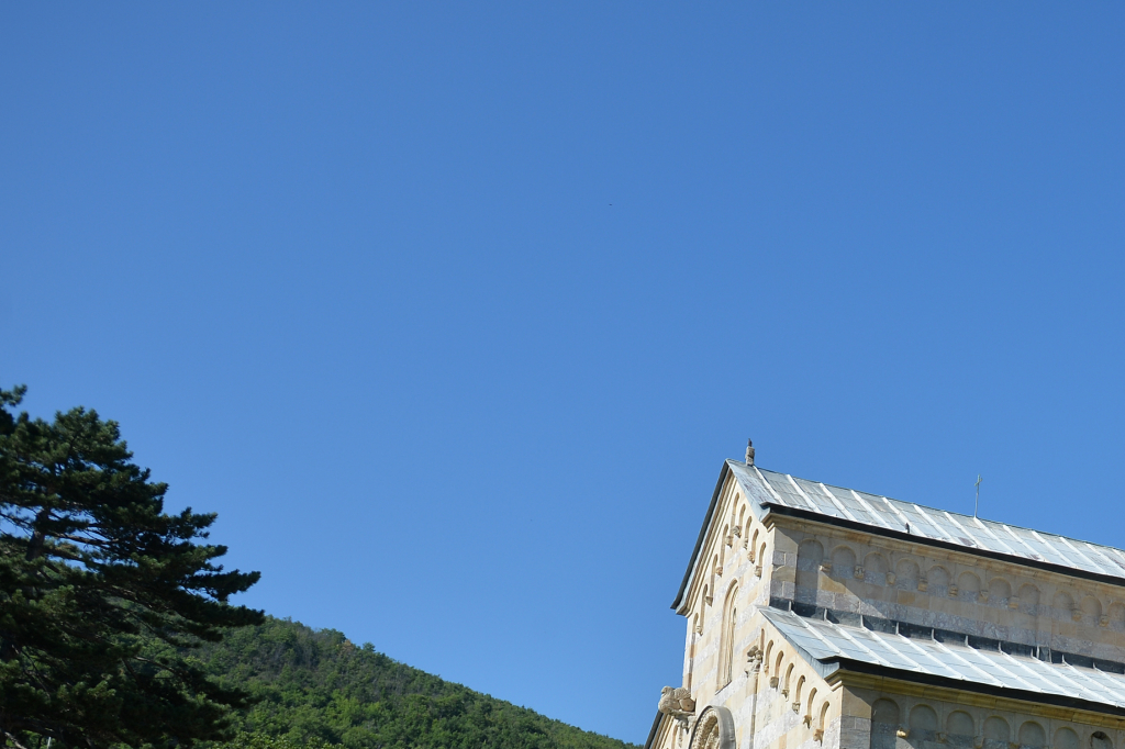 ALBANCI BESNE! Nostra proglasila srpski manastir za najugreniji u Evropi!
