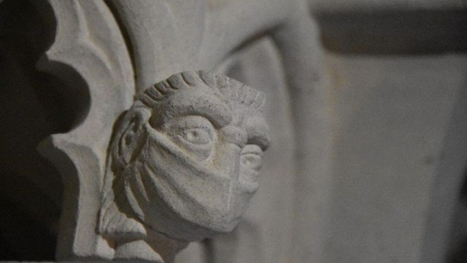 ŠOKANTNO Zašto statua sa maskom na licu je uklesana u srednjovekovnu katedralu?