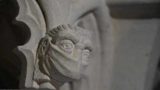 ŠOKANTNO Zašto statua sa maskom na licu je uklesana u srednjovekovnu katedralu?