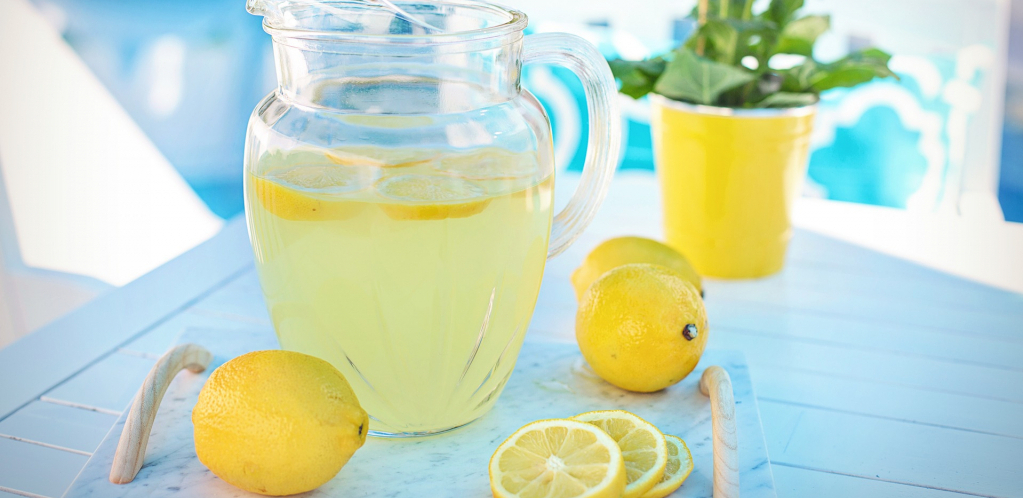ZDRAVA I IDEALNA ZA LETNJE VRUĆINE: Uz ovaj jednostavan trik pićete uvek hladnu limunadu