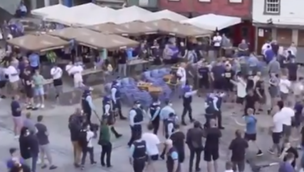 HAOS U PORTUGALU! Engleski navijači se pobili na ulici, morala da interveniše policija! (VIDEO)