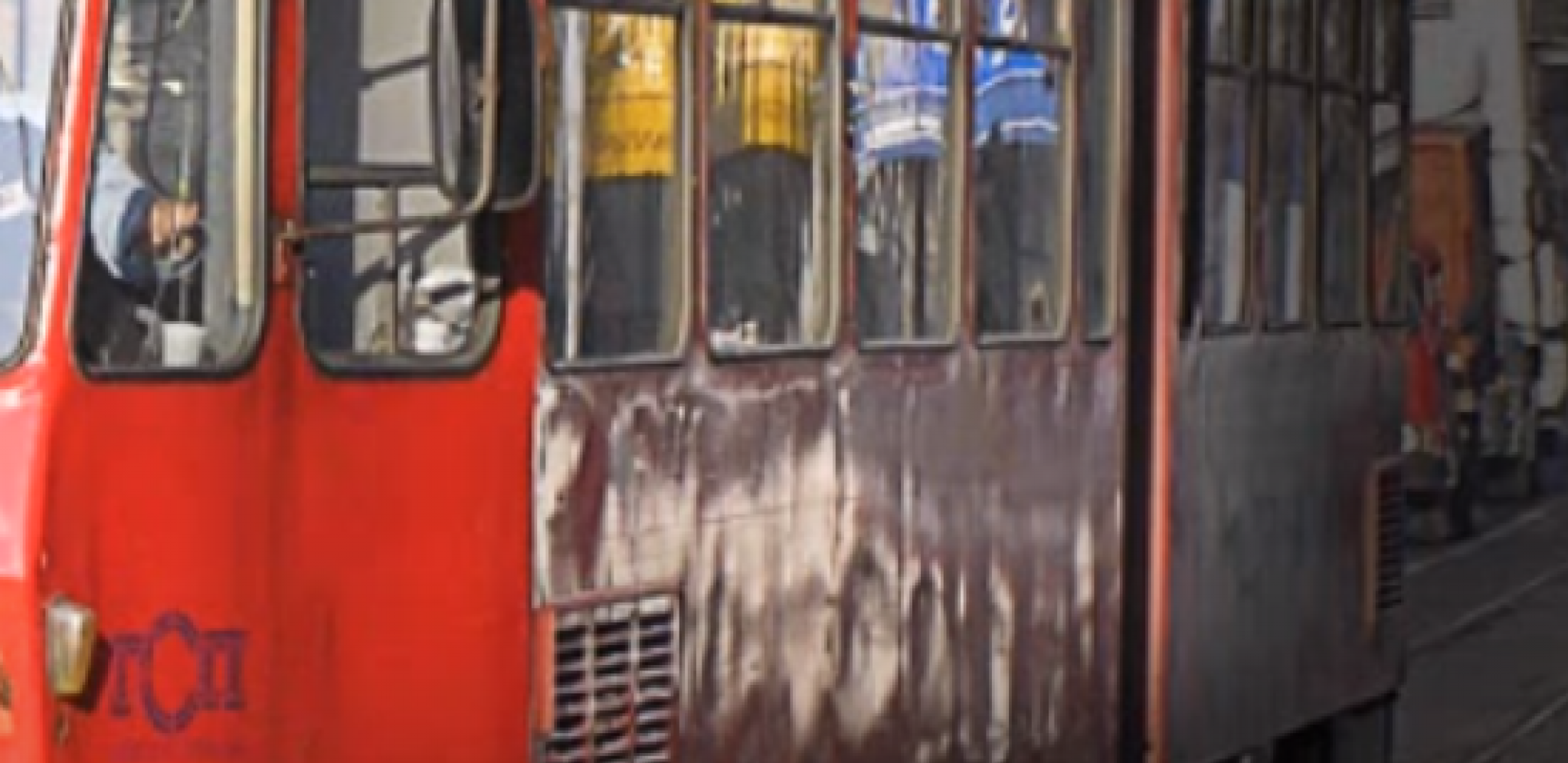 UŽAS U ''DEVETKI'' Jeziva fotografija objavljena na društvenim mrežama - muškarac davio ženu u tramvaju?