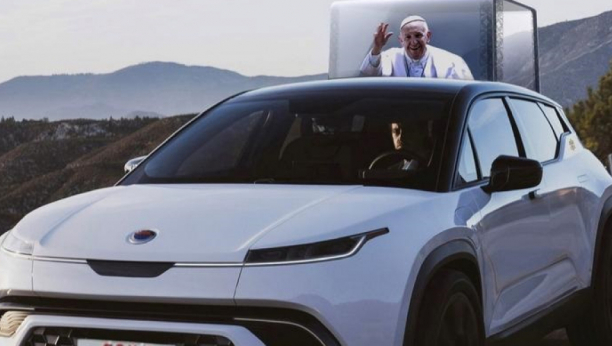 Novi električni papamobil uskoro izlazi na ulicu: Vatikan brine o ekološkoj sredini, pa im trebaju novi automobili