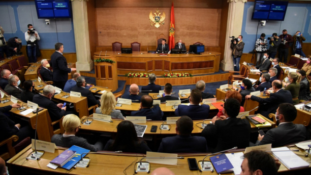 ON ĆE ZAMENITI KRIVOKAPIĆA? Cela Crna Gora gleda u moćnog političara
