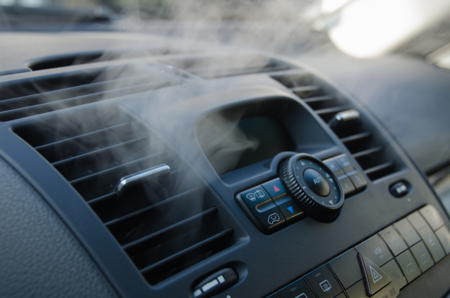 KLIMA U AUTOMOBILU? Ako i vi čim uđete u auto odmah uključite hlađenje, ove prednosti i mane morate da znate!