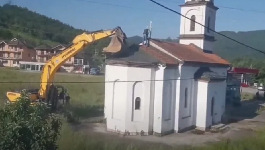 Počelo uklanjanje crkve iz dvorišta Fate Orlović