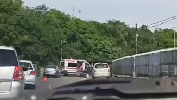 TEŠKA SAOBRAĆAJKA U RAKOVICI: Sudarila se 4 vozila, ima povređenih (VIDEO)