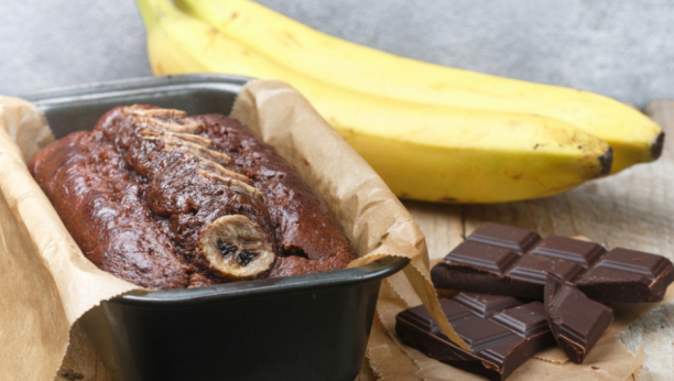 SAVRŠENSTVO UKUSA: Zdrav i mekan kolač sa bananama koji se veoma lako pravi!