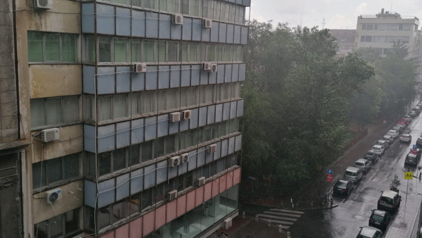 POTOP U BEOGRADU Jaka kiša i grad pogodili srpsku prestonicu (FOTO/VIDEO)