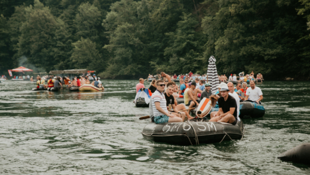 Zakazana jubilarna Drinska regata: Već dvadeset godina to je praznik na vodi za mnoge posetioce (FOTO)