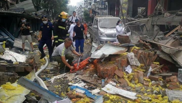 OGROMNA EKSPLOZIJA U KINI Poginulo najmanje 11 ljudi, preko 100 je izvučeno iz ruševina (VIDEO)