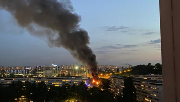 DETALJI UŽASA NA NOVOM BEOGRADU: Odjekuju eksplozije, hitne službe uključile ROTACIJE! (VIDEO)