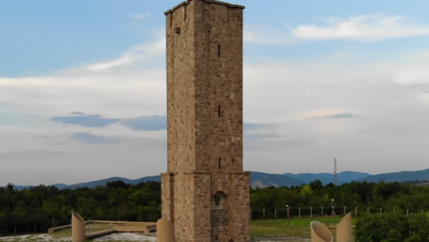 ISTORIČAR IZ PRIŠTINE POKRENUO BURU Hoće da se ukloni srpski spomenik na Gazimestanu