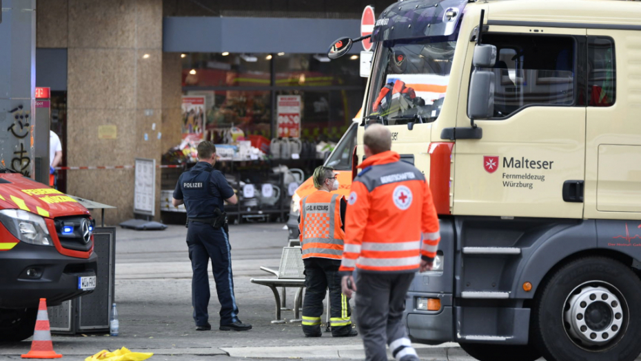 TURISTA PAO SA SPOMENIKA U Berlinu teško povređen mladić (21)