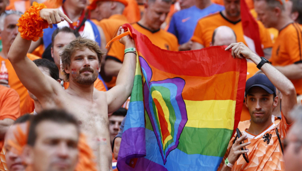DIGLA SE VELIKA FRKA Zaplenjene LGBT zastave, UEFA se brani, tvrdi da zna ko je kriv