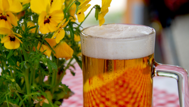MILORADOV RECEPT ZA DUG ŽIVOT Pije pivo umesto vode već 50 godina, a na pragu je devete decenije