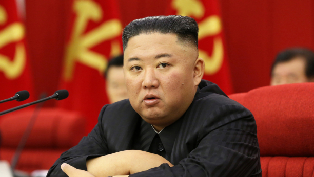 NE PRESTAJE DA IZNENAĐUJE SVET Kim Džong Un lansirao rakete na dosad neviđen način (VIDEO)