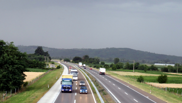 NAORUŽAJTE SE STRPLJENJEM Na Horgošu se čeka više od tri sata