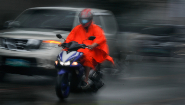 NASILNIČKA VOŽNJA U ŠAPCU Motociklista divljao bez dozvole i prolazio kroz crveno
