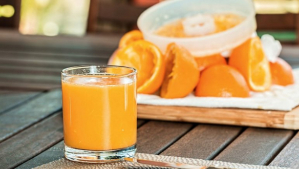 Nije baš najbolji izbor: Ovo je razlog zbog kog ne smete da pijte ceđenu pomorandžu kad se probudite