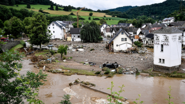 Broj žrtava katastrofalnih poplava u Evropi porastao na 168: Sapsioci čiste razorena područja