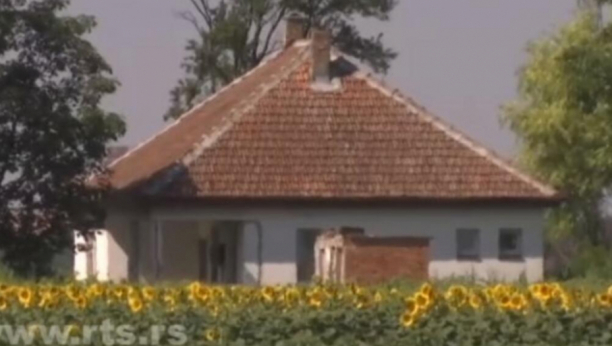 MLADI NE BEŽE IZ OVOG SELA Solidna kuća može da se kupi za manje od 10.000 evra, a od poljoprivrede lepo žive (FOTO)