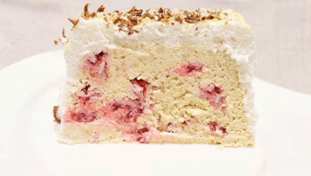 IDEALNA ZA IZNENADNE GOSTE - Voćna torta za 15 minuta, ukus lagan i osvežavajući