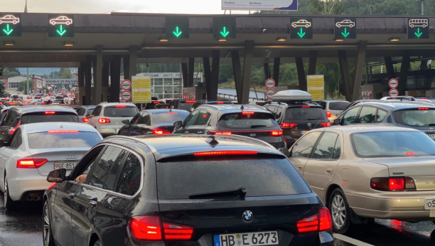 AMSS: Pojačan priliv vozila na graničnim prelazima usporava vožnju, na Horgošu zadržavanje i do četiri sata
