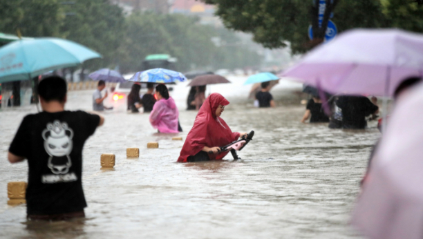 UGROŽENO JE 12 MILIONA LJUDI Brana može da pukne u svakom trenutku, stravične poplave pogodile Kinu (FOTO/VIDEO)