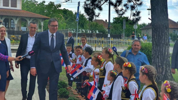 "HVALA DOMAĆINIMA NA DIVNOM DOČEKU" Predsednik Srbije obišao je opštinu Knić, pored srdačnog dočeka meštana posebno ga je obradovala jedna važna vest!