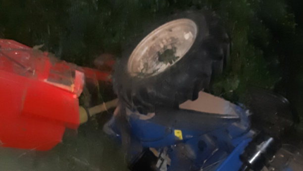 SAOBRAĆAJNA NESREĆA KOD SVRLJIGA Traktor sleteo u jamu, vozač teško povređen