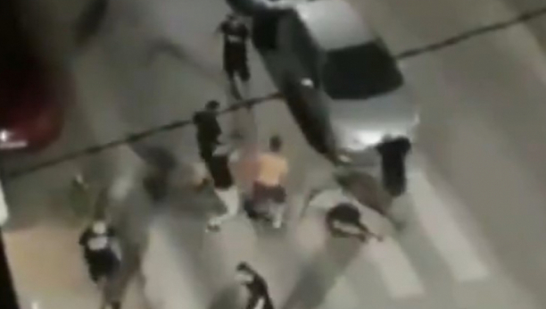 DELIJE I GROBARI U KLINČU Tuča na ulici, ima povređenih i privedenih (VIDEO)