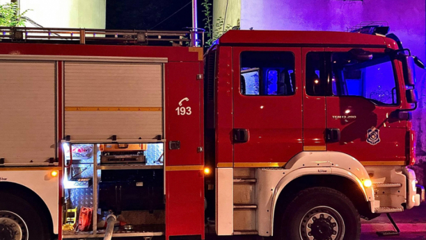 STRAVIČNA SMRT KOD PARAĆINA Jedna osoba stradala u požaru, vatrogasci izneli telo iz zapaljenog objekta