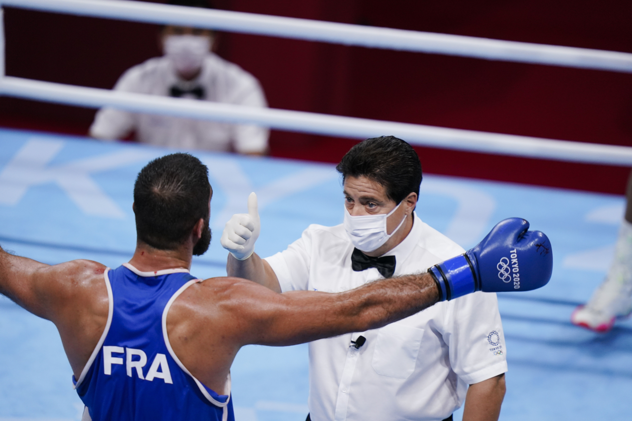 SKANDAL NA OLIMPIJSKIM IGRAMA! Francuski bokser ostao bez medalje, pa iz protesta sat vremena sedeo u ringu! (VIDEO)