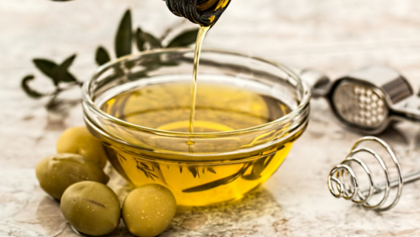 Skida uporne mrlje, masnoću i prljavštinu: Iskoristite maslinovo ulje kao univerzalno sredstvo za čišćenje