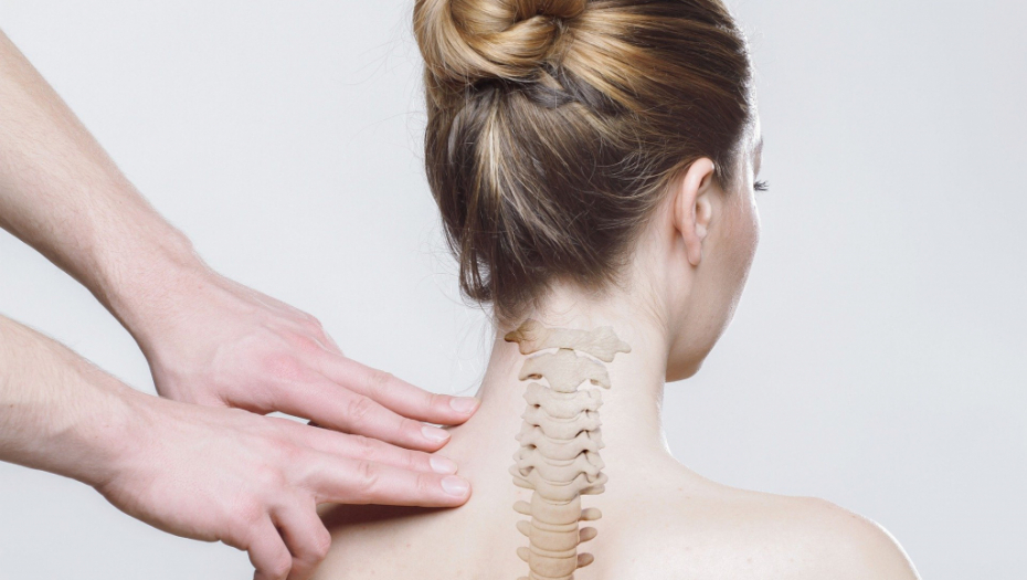 Ova navika je pogubna za kičmu: Kiropraktičar otkrio kako da se rešite bola u vratu i leđima