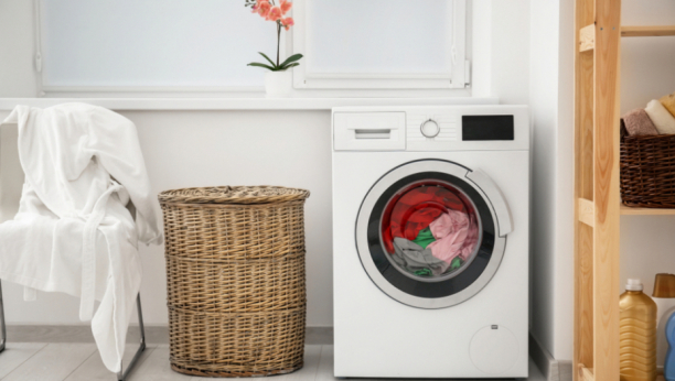 Zaštitite tkaninu: Prilikom pranja ubacite so u veš mašinu