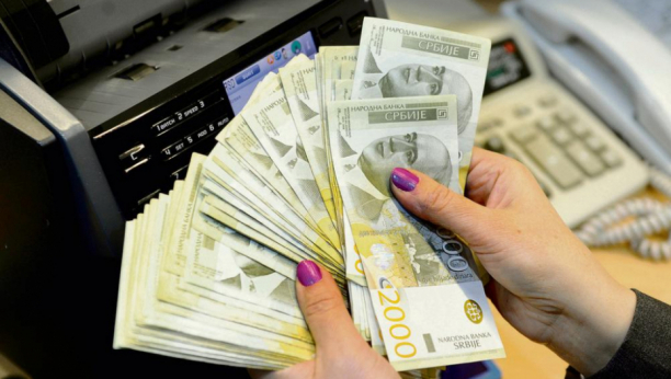 DANAS ISPLATA DRŽAVNE POMOĆI Na račune građana Srbije leže 600 evra