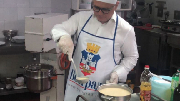 PRSTE DA POLIŽEŠ Vesić spremao palačinke zaposlenima po fantastičnom receptu slavne Olivere Katarine