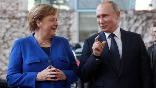 KRISTIJAN ŠMIT POZVAN NA KONSULTACIJE Vladimir Putin i Angela Merkel rešavaju bosanski čvor