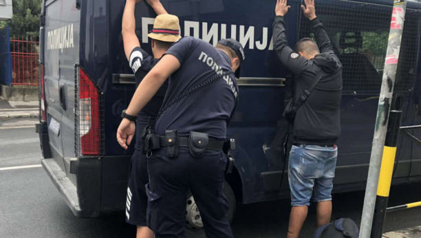 10.000 EVRA ZA KRIJUMČARENJE TRI OSOBE Velika akcija policije: Pali Srbi koji su švercovali migrante