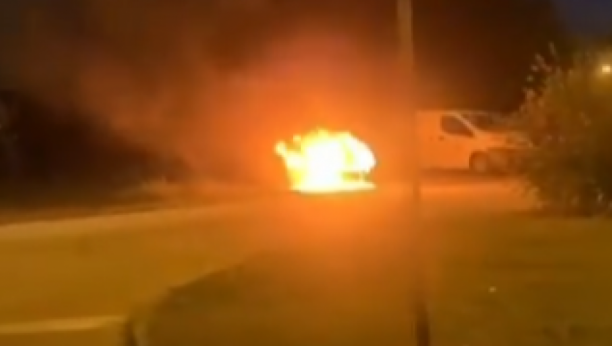 DRAMA U NOVOM SADU Odjekuju detonacije, zapalio se automobil (VIDEO)