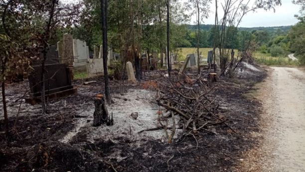 BRUKA I SRAMOTA Vandali zapalili groblje u Topoli: Ni mrtvi nemaju mira, oštećeni su spomenici i grobna mesta!