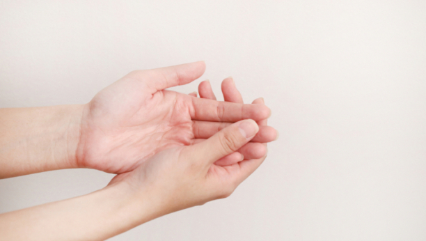 Test “kuckanja prstima”: Uradite ovo, potrebna su vam dva minuta, a može da vam spasi život