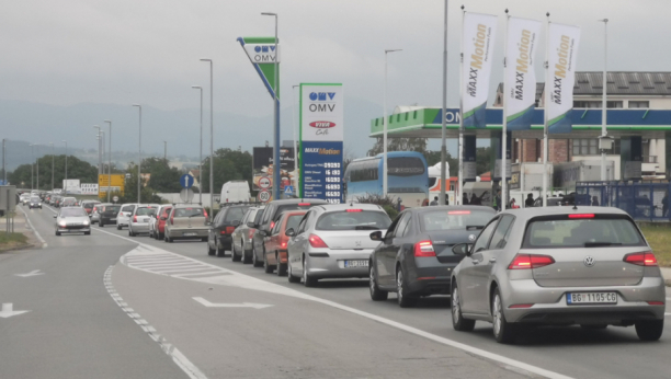 ZAGUŽVALO SA SVIH STRANA Ponovo kolaps na obilaznici oko Čačka, vozila stoje u kilometarskoj koloni (FOTO/VIDEO)
