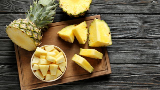 Leči upale i poboljšava probavu: Napravite vodu od ananasa