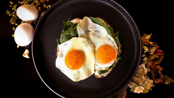 Savet iskusnih kuvara: Ako želite savršena hrskava jaja na oko, uradite ovo