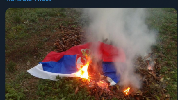 GNUSNA OBJAVA UOČI PRAZNIKA Tviteraš postavio fotografiju spaljene srpske zastave! (FOTO)
