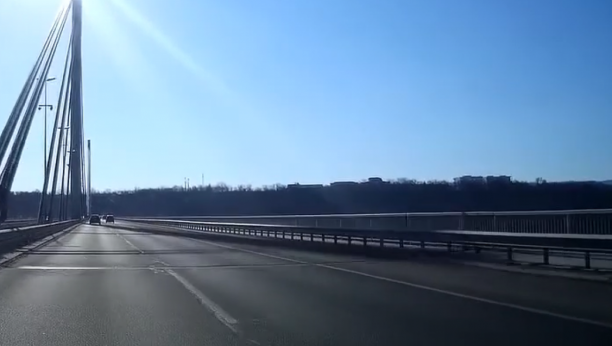 POJAVIO SE NOVI SNIMAK STRAŠNOG INCIDENTA NA ŠTRANDU Pogledajte skok sa mosta mladića koji je srećom spašen (VIDEO)