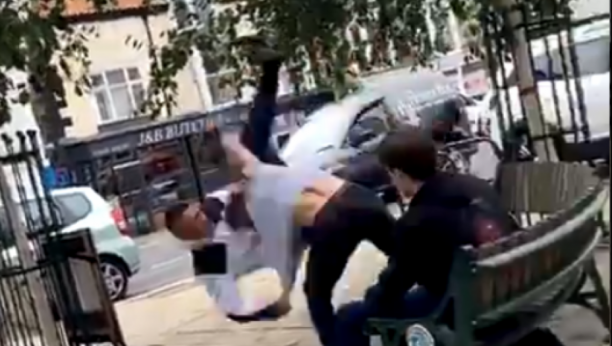 U SEKUNDI ZAVRŠIO NAGLAVAČKE Evo kako se proveo čovek koji je napao prvaka u džiju-džicuu  (VIDEO)